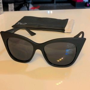 Quay cat eye black matte sunglasses